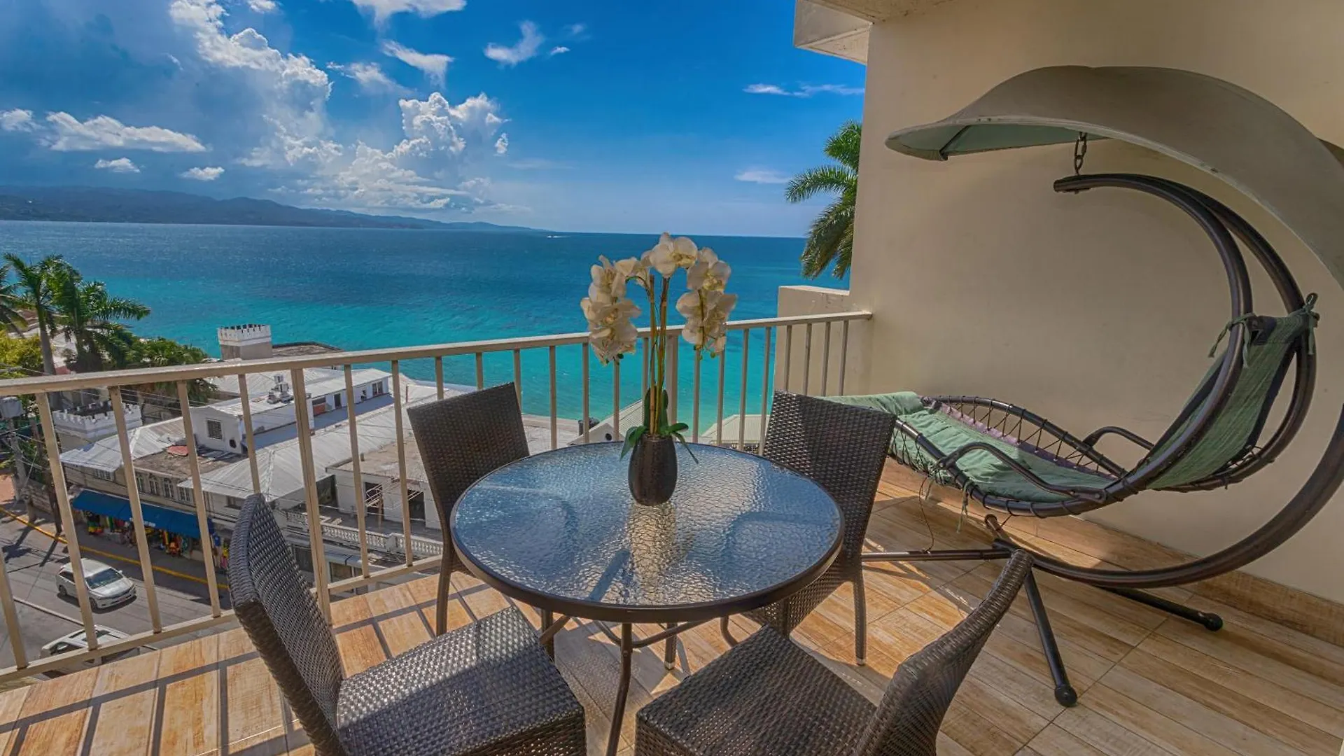 Montego Bay Club Apartments  Бухта Монтего