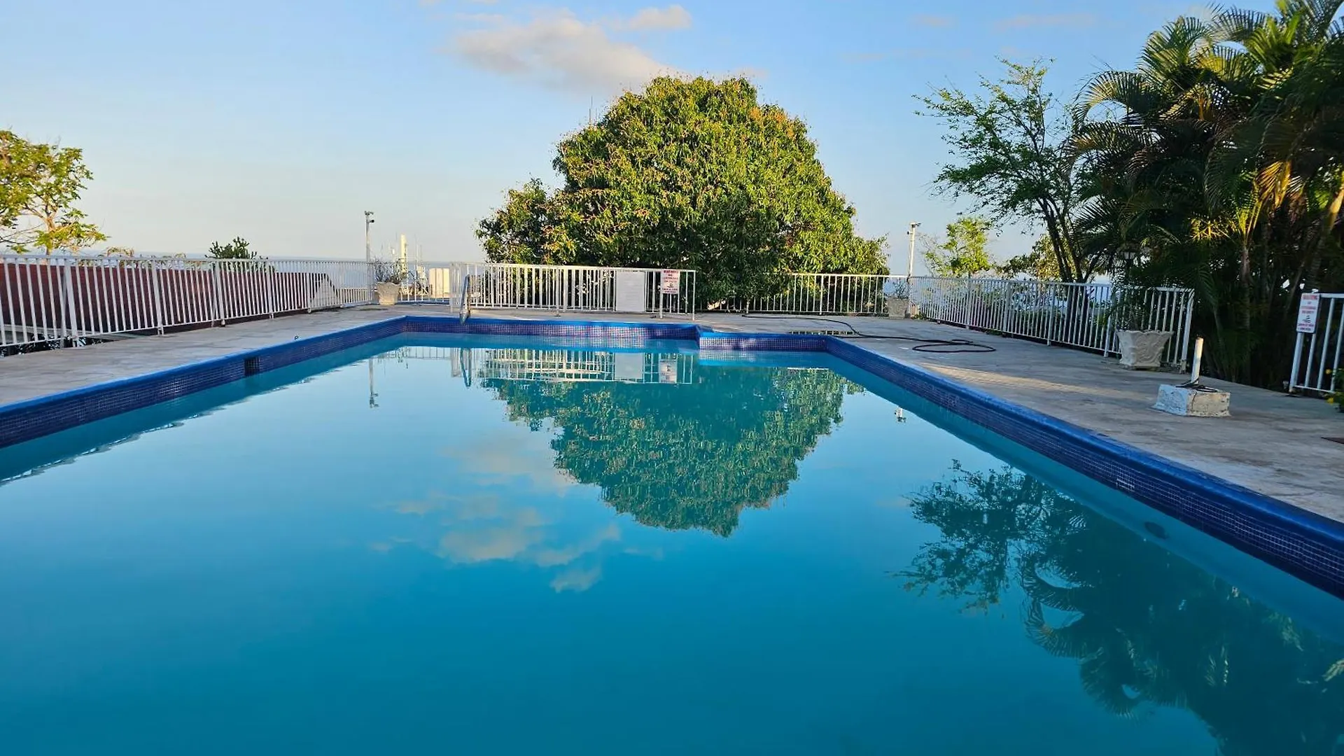 Montego Bay Club Apartments contacts